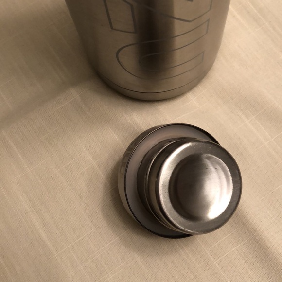 MIZU 26OZ STAINLESS STEEL WATER BOTTLE - #503 - Picture 7 of 11